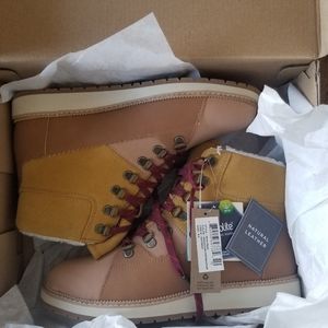 Brand New Size 8.5 Tom's Mesa Boots